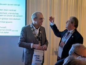 Gouverneur Etienne Verhasselt met voorzitter Dominique Delbeke